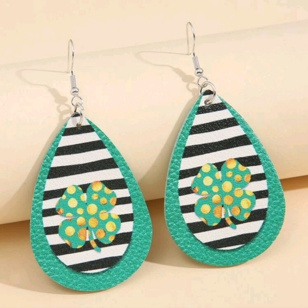 Lucky Green, Black & White Striped Shamrock St Patricks Earrings ☘️